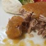 キッチン ブルー グローブ - ソースは緩いが、大根おろしの様に箸でも、すくえます