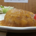 キッチン ブルー グローブ - 横から、三元豚肩ロースポシェは、エアーズロック並みの分厚さ！？