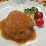 キッチン ブルー グローブ - 反対側から、すりおろしリンゴと生姜のソースはタップリ！？