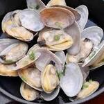 Steamed large clams with sake