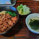 Yakiniku Horumon Aporon Kandasuru Gadai - 肉丼 中