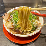 新福菜館 - 京都近藤製麺の中太のストレート麺