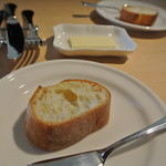 Coin - フランスパンは温かいものを何回も提供してくれる。