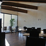 Coin - シンプルな店内。