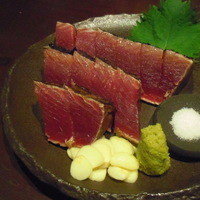 寅八商店 心斎橋店 - カツオのたたき w/塩