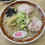 金ちゃんラーメン - 背脂ラーメン　大盛（無料）