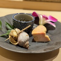 赤坂 鮨 ふくなが - 先付け（あんこう、磯つぶ貝、岩もずく）