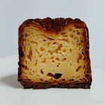 Patisserie Touchez du bois - カヌレドボルドー220円　外カリッ、中もちっのカヌレ。
ラム酒の風味豊かでもちもちで美味しいです。
外のカリカリ食感が今まで食べたカヌレでいちばんです。
甘さ控えめです。