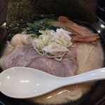 クリーミーTonkotsuラーメン 麺家神明 - 