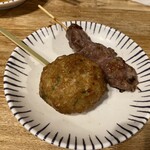 Taishuu Sutando Kandaya - 神田屋名物 塩つくね@230円とかしら@150円