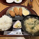 海鮮居酒屋 山傳丸 - カキフライ定食980えん ご飯大盛り無料