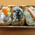 おこわ米八 - 左から鯛・赤飯・蟹♪