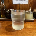 横浜家系ラーメン 三郷家 - 水。