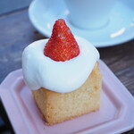 MONZ CAFE - 苺のベイクドケーキ（730円） 