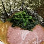 横浜家系ラーメン 三郷家 - ほうれん草。