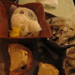 蒼天 - お通し　きのこ・れんこんの酢漬け・レバーのパテ