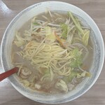 チャンポン一平 - 少し波打つ太麺