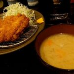 Tonkatsu Hisago - 定食には味噌汁がつきます