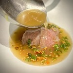 中華寝台 - 片面だけ炙ったお肉に、少しずつ火が入る