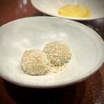 中華寝台 - ■マンゴープリン
      ■ココナッツ団子
      温かく、甘さが絶妙で、私には世界一大好きなココナッツ団子。
      奥の方のマンゴープリンも、めちゃうまです♪