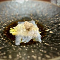 中華寝台 - ■カワハギ
                      甘い醤油ベースのソースに、肝も和えて。
                      さすがにお鮨には敵いませんが、これも美味。