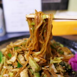 虹屋ミミ - 弾力のある硬めの麺。「はっきり濃いめ」の味付けが、私の好みにストライク～