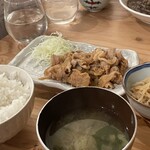 SAKE STAND とか食堂 - 生姜焼き定食（850円）
