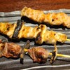 Yakitori Kogara - ①砂ずり【塩】(税込200円)②葱間【塩】(税込250円)③せせり【塩】(税込250円)
                白系ブロイラーの若鶏じゃないかな、ハツの大きさや脂の感じからそう判断しました