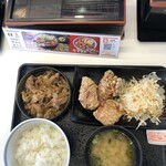 Yoshinoya - 牛皿・から揚げ定食　908円