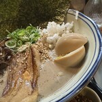 やきとん 初代 かなや - 豚骨ラーメン（UP）