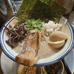 やきとん 初代 かなや - 豚骨ラーメン