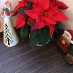喜ら里 - 店の隅にはポインセチアなど