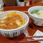 Nakau - かつ丼小、はいからうどん小780円