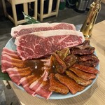 焼肉ホルモンまるよし精肉店 - まるよし盛り（上）
