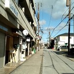 おむすび処 和が家 - お店の外観（左側、手前から2軒目）