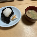 旬味 鮮心 魚屋 富重 - 岩海苔おにぎり　納豆汁