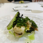 ウシマル - ② 九十九里産ホッキ貝、自家菜園のツボミ菜+コントルノ（クレソンの仲間）