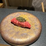 鮨 日の樹 - サーロインのキャビア乗せのお寿司