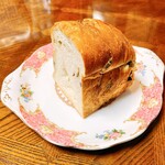 HILLSIDE PANTRY - レーズン食パン(1/2)