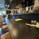 Musubi - お店はカウンター席とテーブル席という落ち着いたシックなカフェの様な造りになってました。
                       