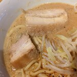 ラーメン緑山 - さらにチャーシュー発掘