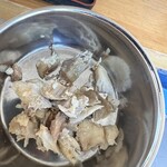 三崎港　海の幸 - ワンコ用の茹でたお魚はサービス