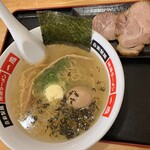 地鶏ラーメン 麺一鳳 - オールスターラーメン　塩　(麺ハーフ)