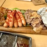 大衆居酒屋 呑み猿 - ブラックアンガス牛・手羽ばくだん・淡路島玉ねぎ丸ごとロースト・ソーセージ