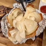 大衆居酒屋 呑み猿 - しっとりふっくら、甘味のある仕上り（3種類のソースで食べれます）