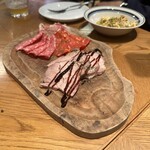 THE GRILL REPUBLIC CHICAGO PIZZA & BEER  - 生ハム、サラミ、チョリソー、ローストポーク？