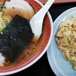 きくや食堂 - 半チャーハンラーメンセット!