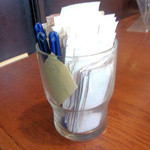 Chippusu - テーブルの上にあるカラオケリクエスト用の紙　びっしり