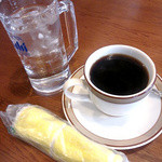 Chippusu - モーニングにコーヒーを付けると１００円UP お冷グラスはジョッキ