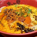 ラーメン まこと屋 - 赤辛牛じゃんラーメン 税込930円